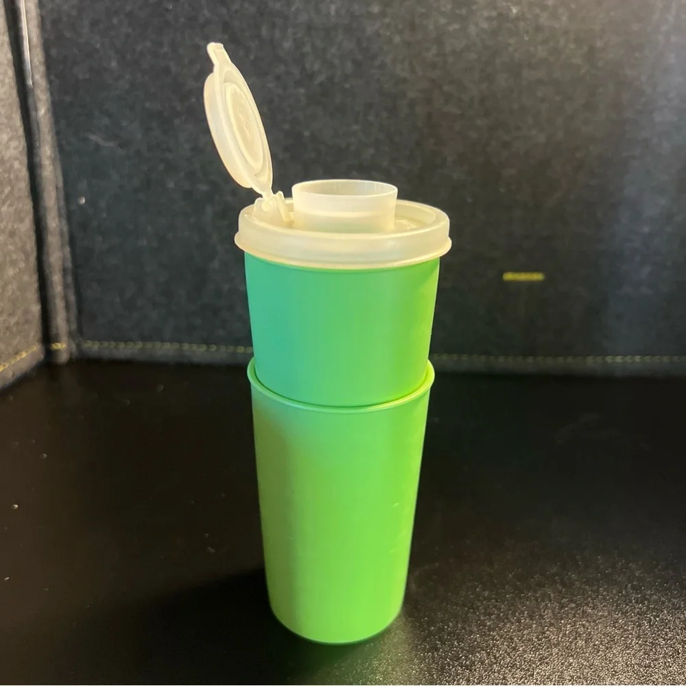 Vtg Green Tupperware Salt, Pepper, Spice Flip Top 1‎ Lid Set Of 2 Shakers 102 4